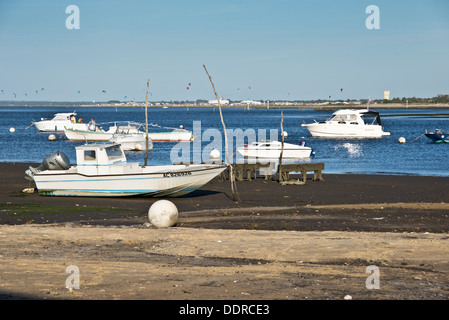 Boote in le Bassin d ' Arcachon, Ebbe - Gironde, Frankreich Stockfoto