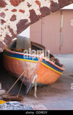 Altes Fischerboot benötigen einige TLC und Restaurierung. Stockfoto