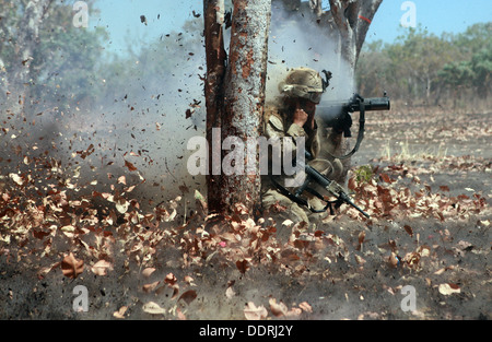 Marines mit Waffen Platoon, Lima Company, 3. Bataillon, 3. Marine Regiment, Marine Drehkraft - Darwin, feuert ein sollte Stockfoto