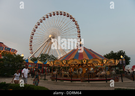 Riesenrad in Navy Pier Park, Navy Pier, Chicago, Cook County, Illinois, USA Stockfoto