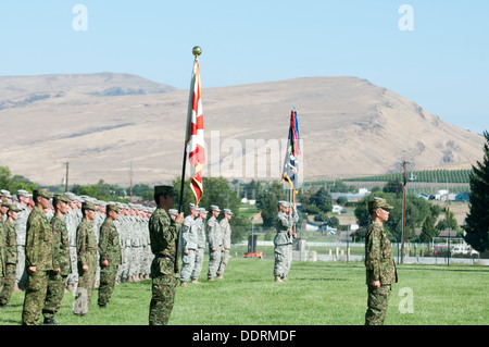 US-Soldaten aus der 5. Bataillon, 20. Infanterie-Regiment, 3rd Stryker Brigade Combat Team, 2. US-Infanteriedivision und Japanisch Stockfoto