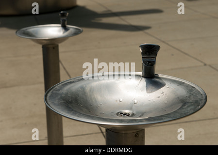 Nahaufnahme der Trinkbrunnen, Michigan Avenue, Chicago, Cook County, Illinois, USA Stockfoto
