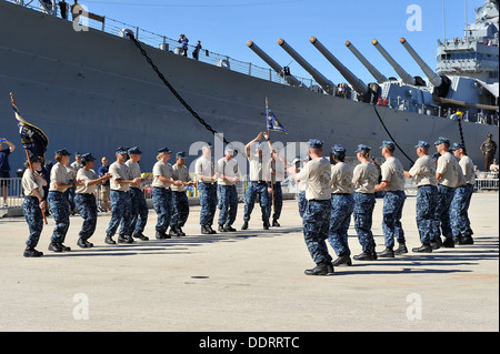 Chief einberufene von verschiedenen Befehlen um Navy Region Hawaii teilnehmen in der konstituierenden Chief Petty Officer (CPO) Pride Day Stockfoto