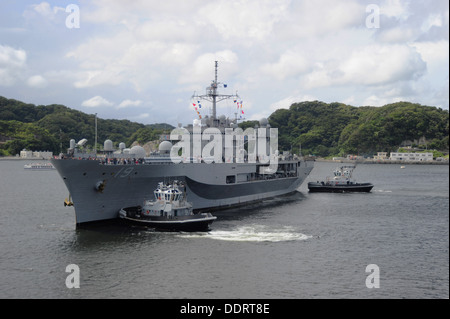 YOKOSUKA, Japan (4. September 2013) die US 7. Flotte Flaggschiff USS Blue Ridge (LCC-19) kehrt Commander, Flotte Aktivitäten Yoko Stockfoto