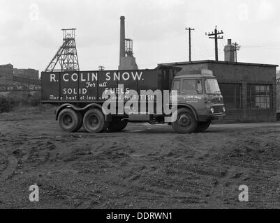 R Colin Snow Kohle Kaufleute Wagen, Barnburgh Colliery, South Yorkshire, 1961. Künstler: Michael Walters Stockfoto