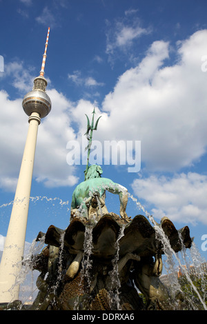 Fernsehturm, Berlin, Deutschland. ein Fernsehturm in der Mitte von Berlin, Es ist die höchste Struktur in Deutschland. Stockfoto