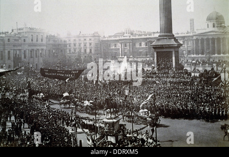 Königin Victoria auf dem Trafalgar Square ihr goldenes Jubiläum feiern, London, 1887. Künstler: unbekannt Stockfoto