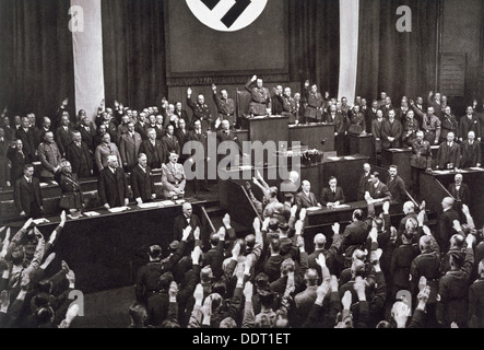 Reichskanzler Adolf Hitler machen eine Rede vor dem Reichstag, Berlin, 17. Mai 1933. Künstler: unbekannt Stockfoto