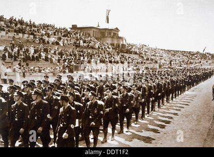 Parade der neuen SS-Rekruten in Deutsches Stade, Nürnberg, 11.-13. August 1933. Künstler: unbekannt Stockfoto