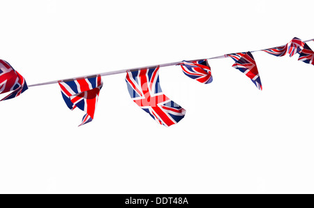 Bunting, bestehend aus dem Anschluß-Markierungsfahne (Union Jack) des Vereinigten Königreichs von Großbritannien und Nordirland. Schneiden Sie aus. Stockfoto