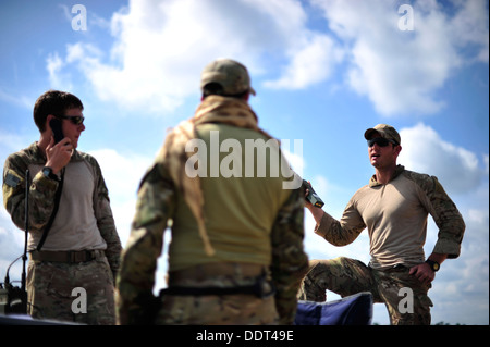 US Air Force combat Controller vom 21. spezielle Taktik-Geschwader, Fort Bragg, N.C. Verhalten Air Traffic-Control-Bedienung Stockfoto