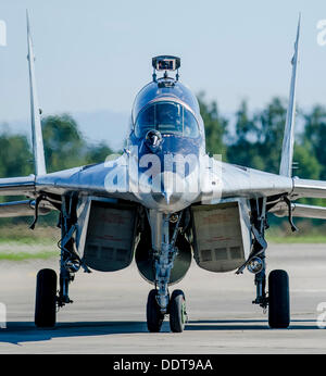 Flugschau CIAF 2013 fand am Freitag, 6. September 2013 in Hradec Kralove Flughafen statt. MiG-29UB. (CTK Foto/David Tanecek) Stockfoto