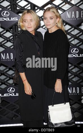 New York, NY. 5. September 2013. Mary Kate Olsen, Ashley Olsen im Ankunftsbereich für Lexus Design gestört Modeerlebnis, SIR Stufe 37, New York, NY 5. September 2013. Bildnachweis: Kristin Callahan/Everett Collection/Alamy Live-Nachrichten Stockfoto