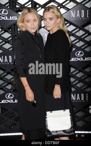 New York, NY. 5. September 2013. Mary Kate Olsen, Ashley Olsen im Ankunftsbereich für Lexus Design gestört Modeerlebnis, SIR Stufe 37, New York, NY 5. September 2013. Bildnachweis: Kristin Callahan/Everett Collection/Alamy Live-Nachrichten Stockfoto