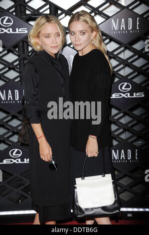 New York, NY. 5. September 2013. Mary Kate Olsen, Ashley Olsen im Ankunftsbereich für Lexus Design gestört Modeerlebnis, SIR Stufe 37, New York, NY 5. September 2013. Bildnachweis: Kristin Callahan/Everett Collection/Alamy Live-Nachrichten Stockfoto