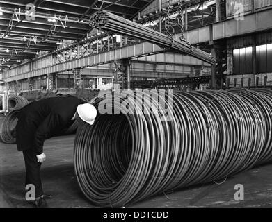 Spulen und Sechskant an den Park Gate Eisen & Steel Co, Rotherham, South Yorkshire, 1964. Künstler: Michael Walters Stockfoto