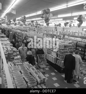 ASDA Supermarkt in Rotherham, South Yorkshire, 1969. Künstler: Michael Walters Stockfoto