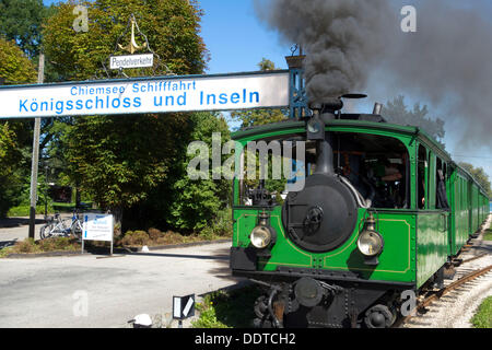 Chiemsee-Bahn touristischen Zug, Chiemsee Chiemgau Oberbayern Deutschland Stockfoto