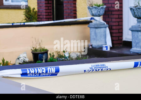 Bailieborough, County Cavan, Irland, Polizei 6. September 2013 Band außerhalb des Hauses des 54 Jahre alten Patricia Kierans wo ihr Körper entdeckt wurde.  Sie ermordet worden war"heftig" Credit: Stephen Barnes/Alamy Live News Stockfoto