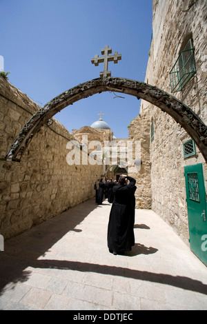 Die neunte Station des Kreuzweges an der Via Dolorosa, Jerusalem, Israel. Künstler: Samuel Magál Stockfoto