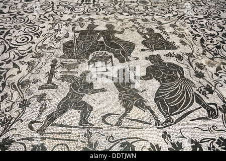 Mosaik auf dem Boden des Hauses des Bacchus und Arianna, Ostia Antica, Italien. Künstler: Samuel Magál Stockfoto