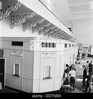 Der Buchung Hall, Kings Cross Station, London, 1960-1972. Künstler: John Gay Stockfoto