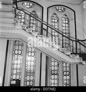 Treppe, St Pancras Station, London, 1960-1972. Künstler: John Gay Stockfoto