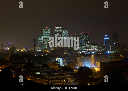 Nachtansicht des Canary Wharf, Docklands, London, UK. Stockfoto