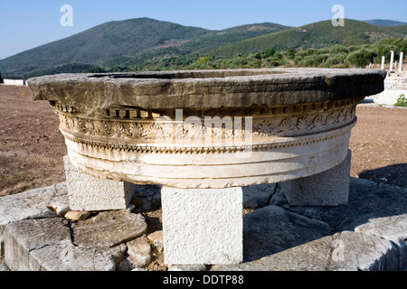 Ein Denkmal im Stadion Messene, Griechenland. Künstler: Samuel Magál Stockfoto