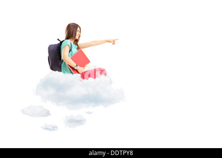 Junge Studentin mit Schultasche zeigen mit der Hand und auf einer Wolke sitzen Stockfoto
