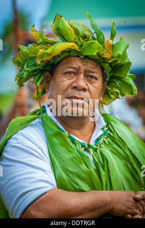 Aitutaki Insel, Makirau Haurua in traditioneller Tracht während seiner öffentlichen Amtseinführung mit Teurukura Ariki Titel - Cookinseln Stockfoto