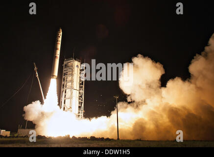 Observatorium NASA Lunar Atmosphäre und Staub Umwelt Explorer startet an Bord der Minotaurus-V-Rakete von der Mid-Atlantic Regional Spaceport Wallops Flight Facility 6. September 2013 in Wallops, Virginia. LADEE ist eine Roboter-Mission, die den Mond umkreisen wird, wo es Informationen über die Umgebung um den Mond herum und geben Wissenschaftler ein besseres Verständnis der anderen Himmelskörper in unserem Sonnensystem und darüber hinaus. Stockfoto