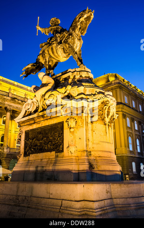 Reiterstatue von Eugen von Savoyen am Budaer Burg in Budapest. Stockfoto