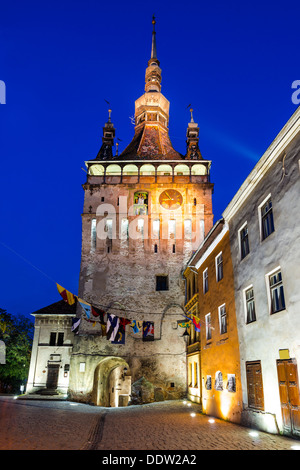 Uhrturm wurde gebaut, um das Haupttor der mittelalterlichen Stadt Sighisoara/Schäßburg zu schützen. Siebenbürgen, Rumänien Stockfoto