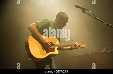 München, Deutschland. 06. September 2013. US amerikanischer Musiker Jack Johnson steht auf der Bühne in München, 6. September 2013. Foto: INGA KJER/Dpa/Alamy Live News Stockfoto