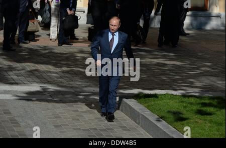 St. Petersburg, Russland. 6. September 2013. Präsident der Russischen Föderation Vladimir Putin kurz vor das Familienfoto der G20-Staats- und Regierungschefs, Leiter der eingeladenen Staaten und internationalen Organisationen in St. Petersburg, Russland am 6. September 2013. : Obligatorisch Host Foto Auskunftei über CNP Credit: Dpa picture-Alliance/Alamy Live News Stockfoto