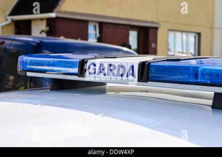 Blaulicht auf dem Dach von einem Garda Siochana irische Polizei Auto Stockfoto