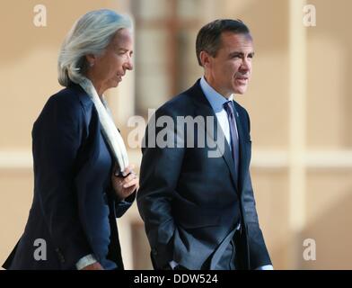 St. Petersburg, Russland. 6. September 2013. Monetäre Fonds Christine Lagarde, links, und Lehrstuhl für die finanzielle Stabilität Board Mark Carney an der offiziellen Gruppe-Foto-Session auf Staats-und Regierungschefs der G20-Gipfel in St. Petersburg, Russland am 6. September 2013. : Obligatorisch Host Foto Auskunftei über CNP Credit: Dpa picture-Alliance/Alamy Live News Stockfoto