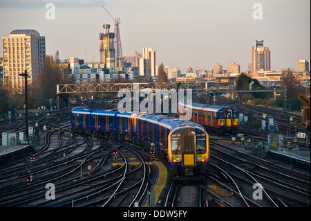 Züge aus London für den Weg nach Hause Stockfoto