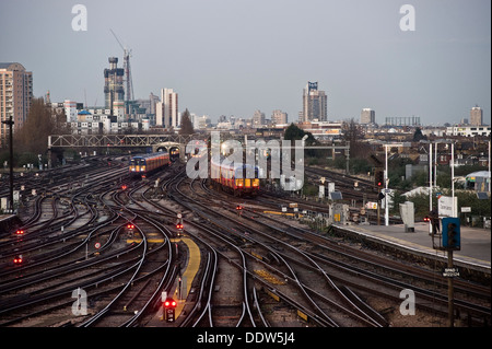 Züge aus London für den Weg nach Hause Stockfoto