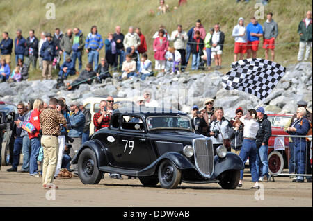 Pendine Sands, Wales, UK. 07. Sep, 2013.  Die ersten jährlichen Amateur Hot Rod Rennen im Pendine Sands vor der Küste von West Wales heute. Die Veranstaltung wird von der Vintage Hot Rod Association gehostet. © Phil Rees/Alamy Live News Bildnachweis: Phil Rees/Alamy Live-Nachrichten Stockfoto