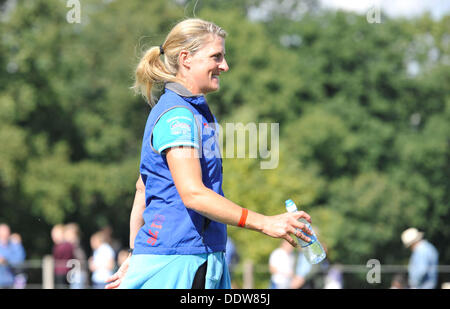 Burghley Park, Stamford, Lincolnshire, UK. 07. Sep, 2013. Tag3 von The Land Rover Burghley Horse Trials, Tina Koch (GBR) gehen auf dem Golfplatz in der Cross Country-Phase der internationalen 4 Sterne CCI Konkurrenz. © Aktion Plus Sport/Alamy Live-Nachrichten Stockfoto