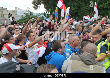 London, UK. 7. September 2013. Die rechtsextremen Pressure Group, The English Defence League, März und Kundgebung gegen Scharia am Stadtrand von Tower Hamlets. London, Vereinigtes Königreich, 09.07.2013 Kredit: Mario Mitsis / Alamy Live News Stockfoto