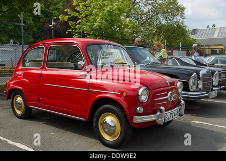 BERLIN - Mai 11: Das Stadtauto Fiat 600 Seicento, 26. Oldtimer-Tage Berlin-Brandenburg, 11. Mai 2013 Berlin, Deutschland Stockfoto