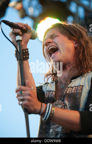 LINCOLN, CA - 5. September: Robin Everhart von Rival Sons führt zur Unterstützung Sammy Hagars 'Vierzig Jahrzehnte Rock' Tour am Do. Stockfoto