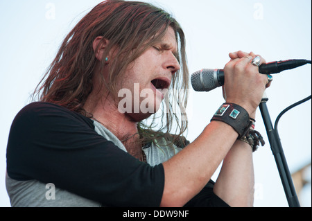 LINCOLN, CA - 5. September: Robin Everhart von Rival Sons führt zur Unterstützung Sammy Hagars 'Vierzig Jahrzehnte Rock' Tour am Do. Stockfoto