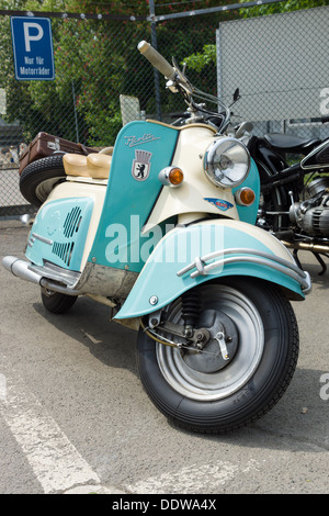 BERLIN - Mai 11: IWL-Motorroller SR 59 Berlin, 26. Oldtimer-Tage Berlin-Brandenburg, 11. Mai 2013 Berlin, Deutschland Stockfoto