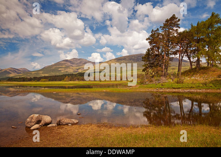 Loch Tulla in der Nähe von Bridge of Orchy und den Hügeln des Monte schwarz Stockfoto