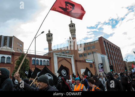 London, UK. 7. September 2013. Demonstranten sind zusammengekommen, um verhindern, dass EDL in Tower Hamlet im Alta Ali Park in East London, London, UK, 7. September 2013. Bildnachweis: Kaan Diskaya/Alamy Live-Nachrichten Stockfoto