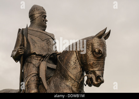 Statue von König Robert the Bruce bei Heritage Centre, Bannockburn, Stirling, Schottland, UK. Silhouette der Statue. Stockfoto